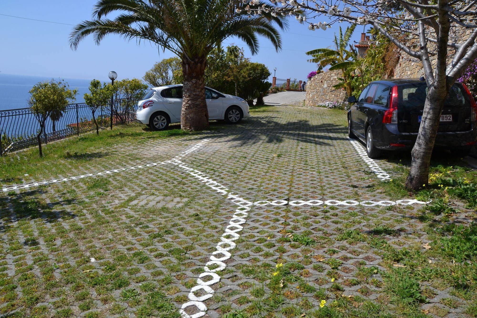 Le Terrazze Appartamenti Vacanze サンレモ エクステリア 写真